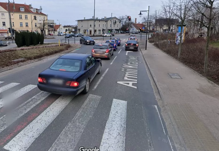 Dłuższy lewoskręt na  Armii Krajowej 