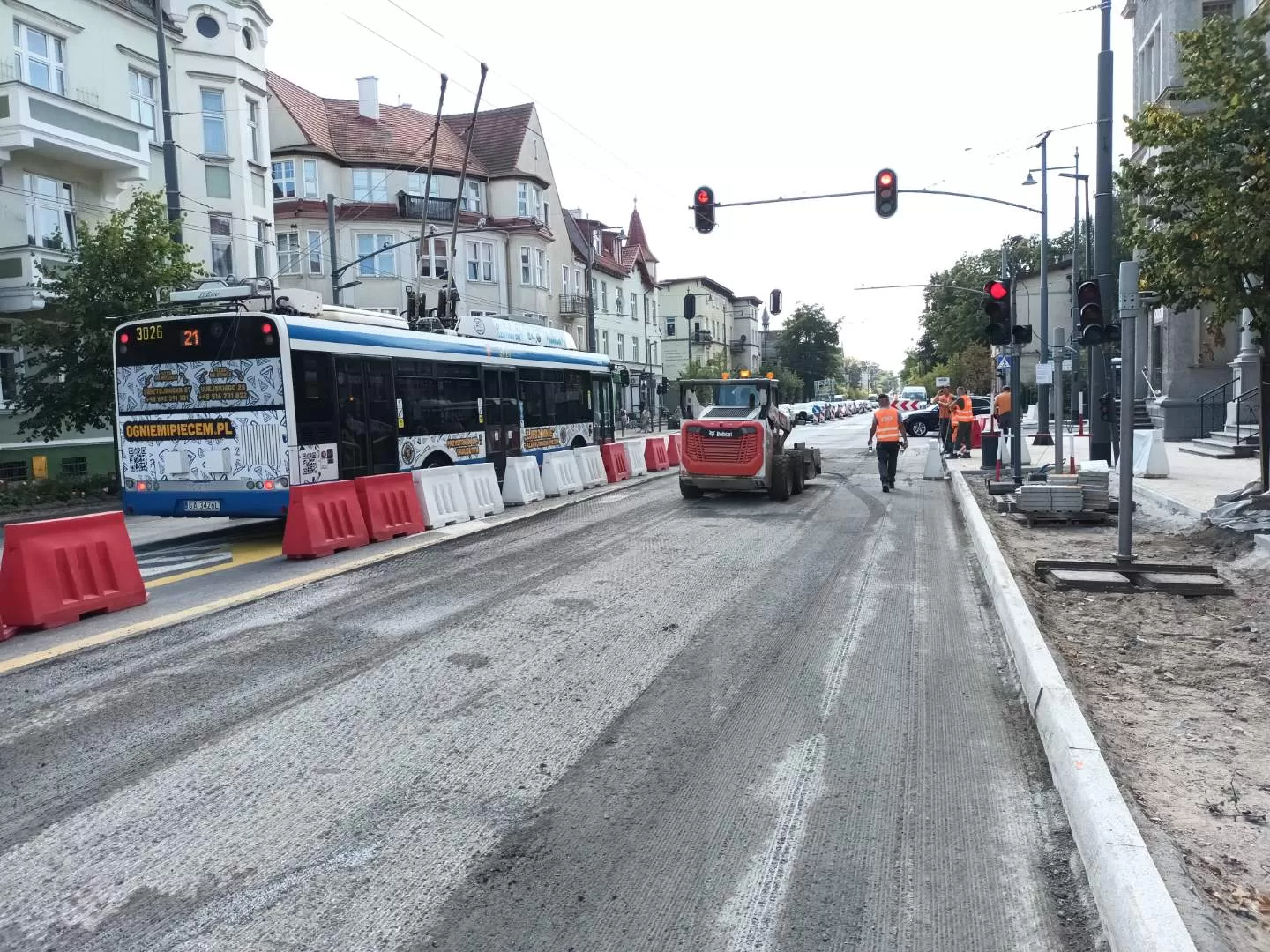 Weekendowe zmiany w organizacji ruchu na remontowanym odcinku Al. Niepodległości